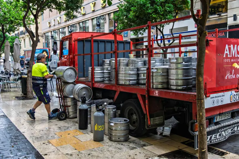 厨具餐具材质对比：不锈钢与陶瓷在家庭及餐饮场景中的适用性分析