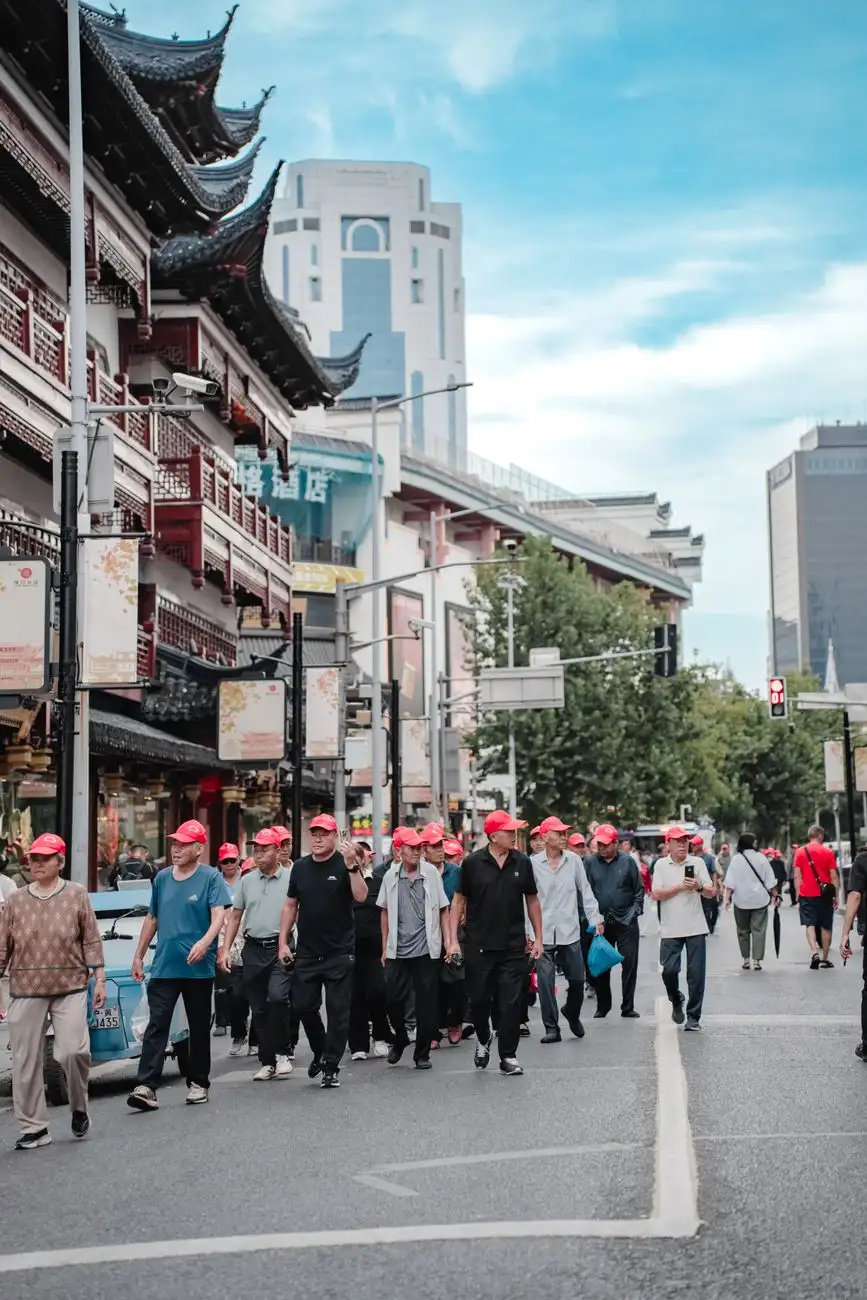 上海家用厨具餐具材质对比：不锈钢与陶瓷在贸易服务中的选择