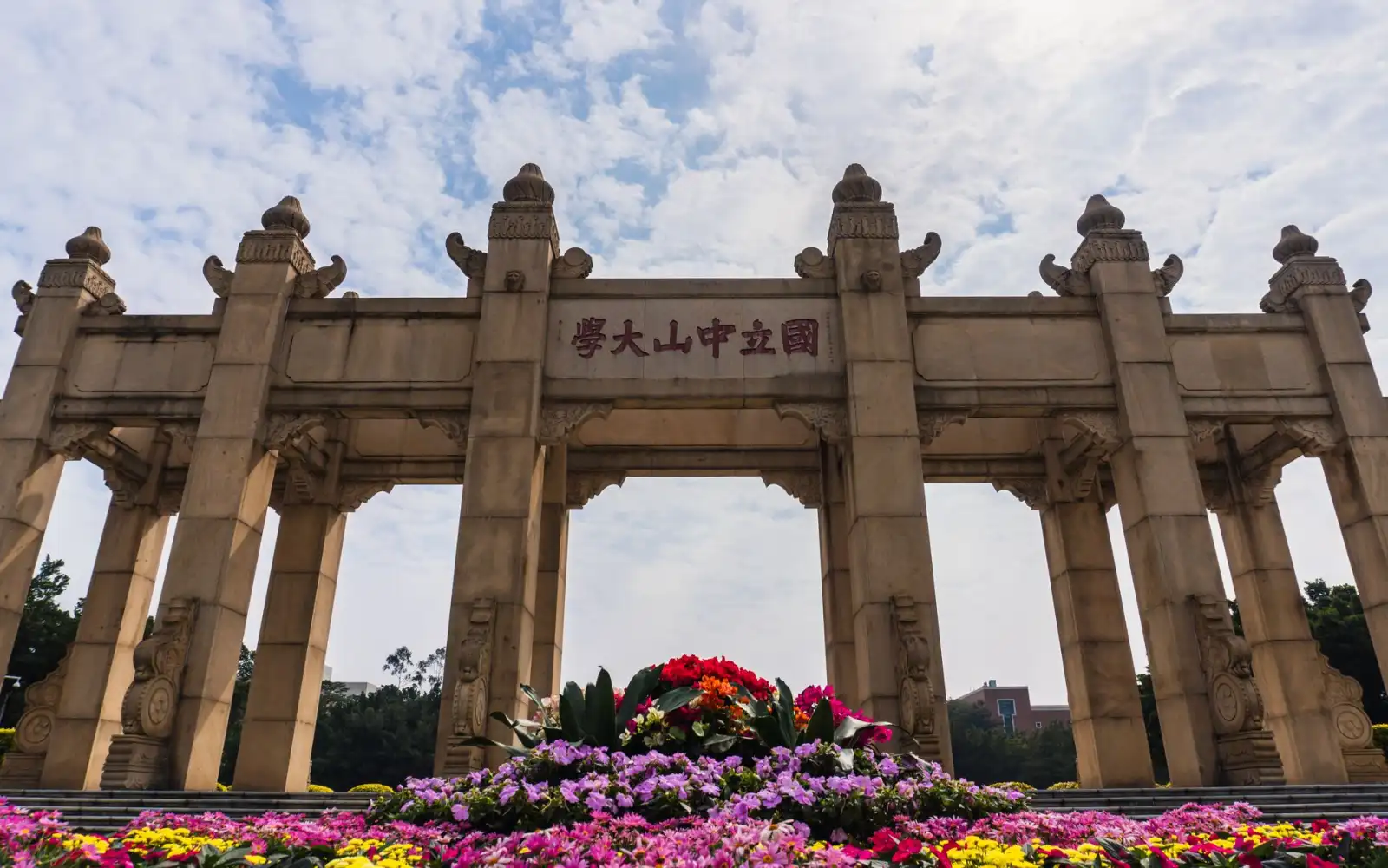 上海箜篌贸易中心：日用百货批发如何助力餐饮企业降本增效