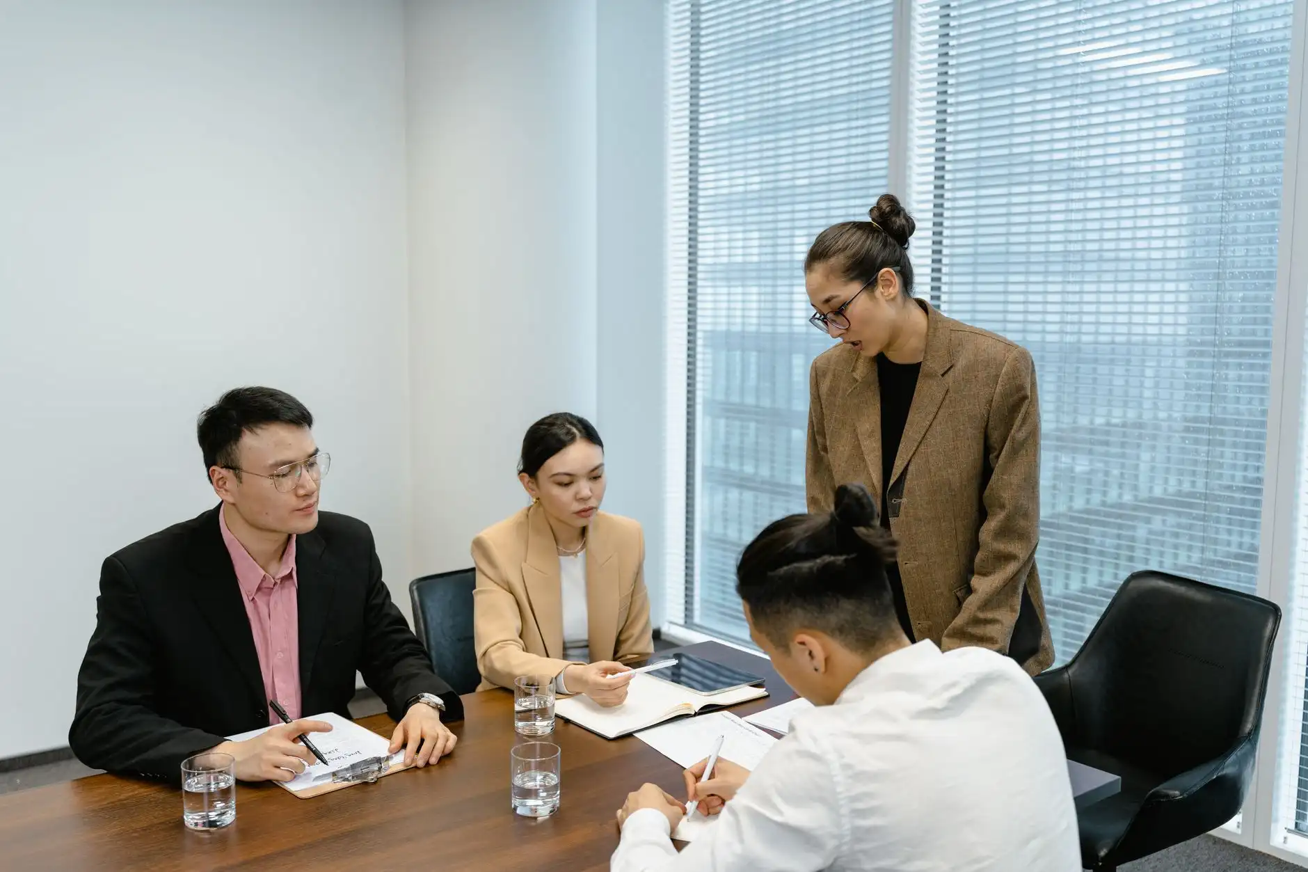 厨具餐具材质对比：不锈钢与陶瓷的选购要点