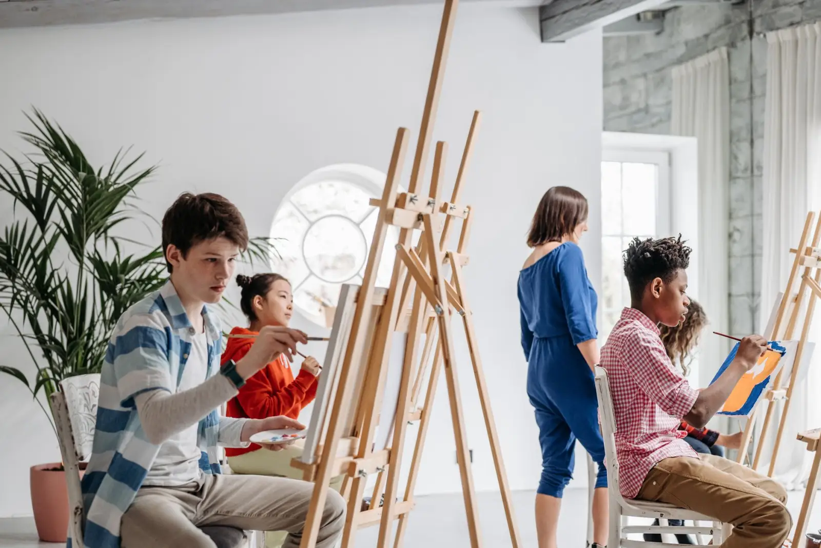 厨具餐具材质对比:不锈钢与陶瓷在家庭及餐饮场景中的适用性分析