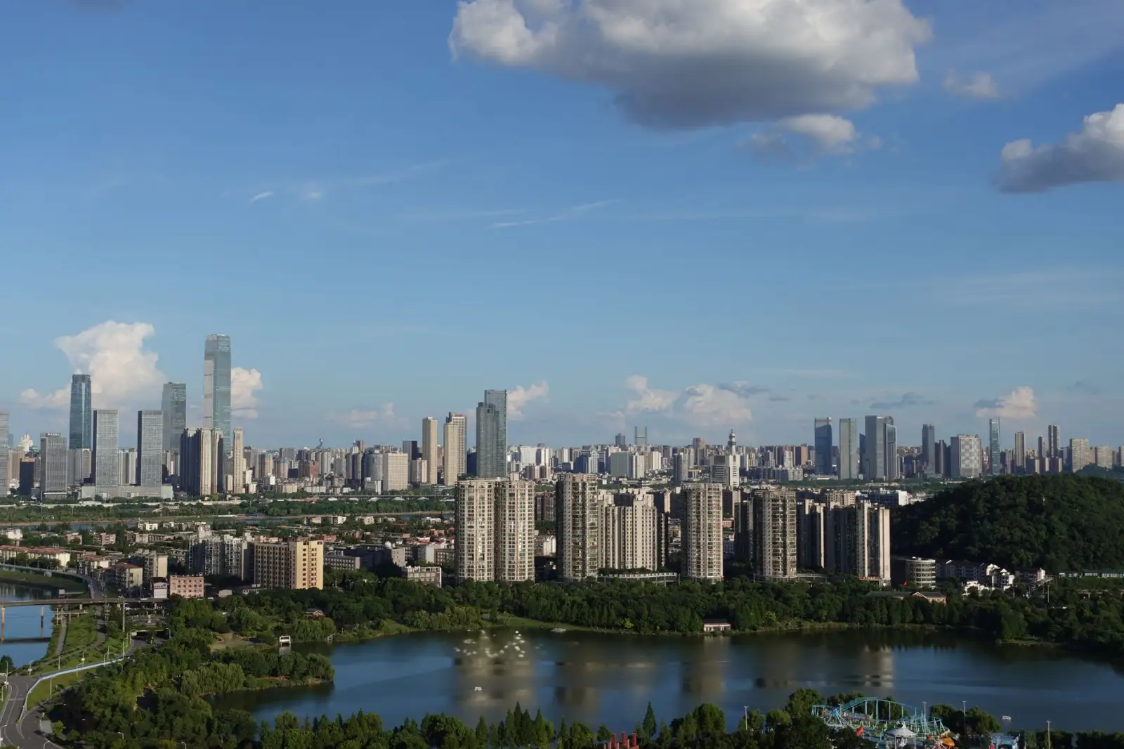 上海箜篌贸易中心家居用品系列产品材质与工艺对比解析